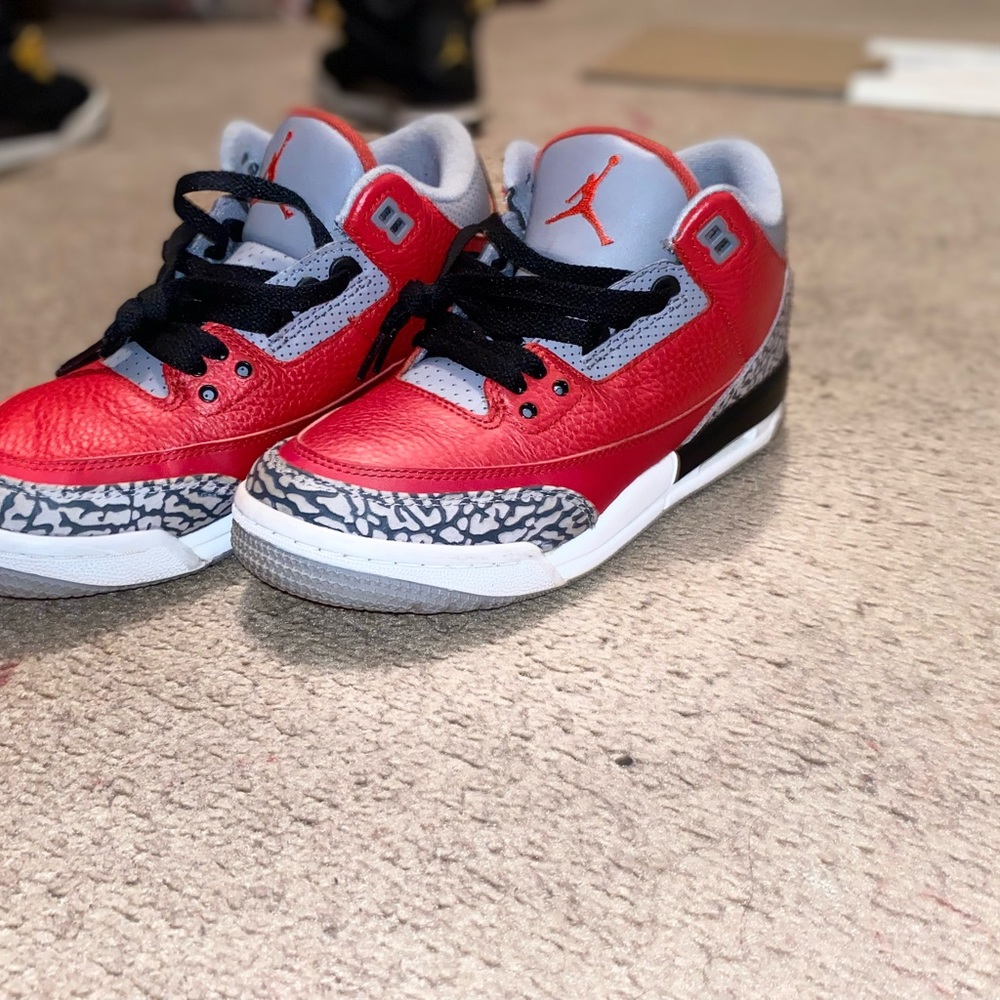 Jordan 3 SE red cement